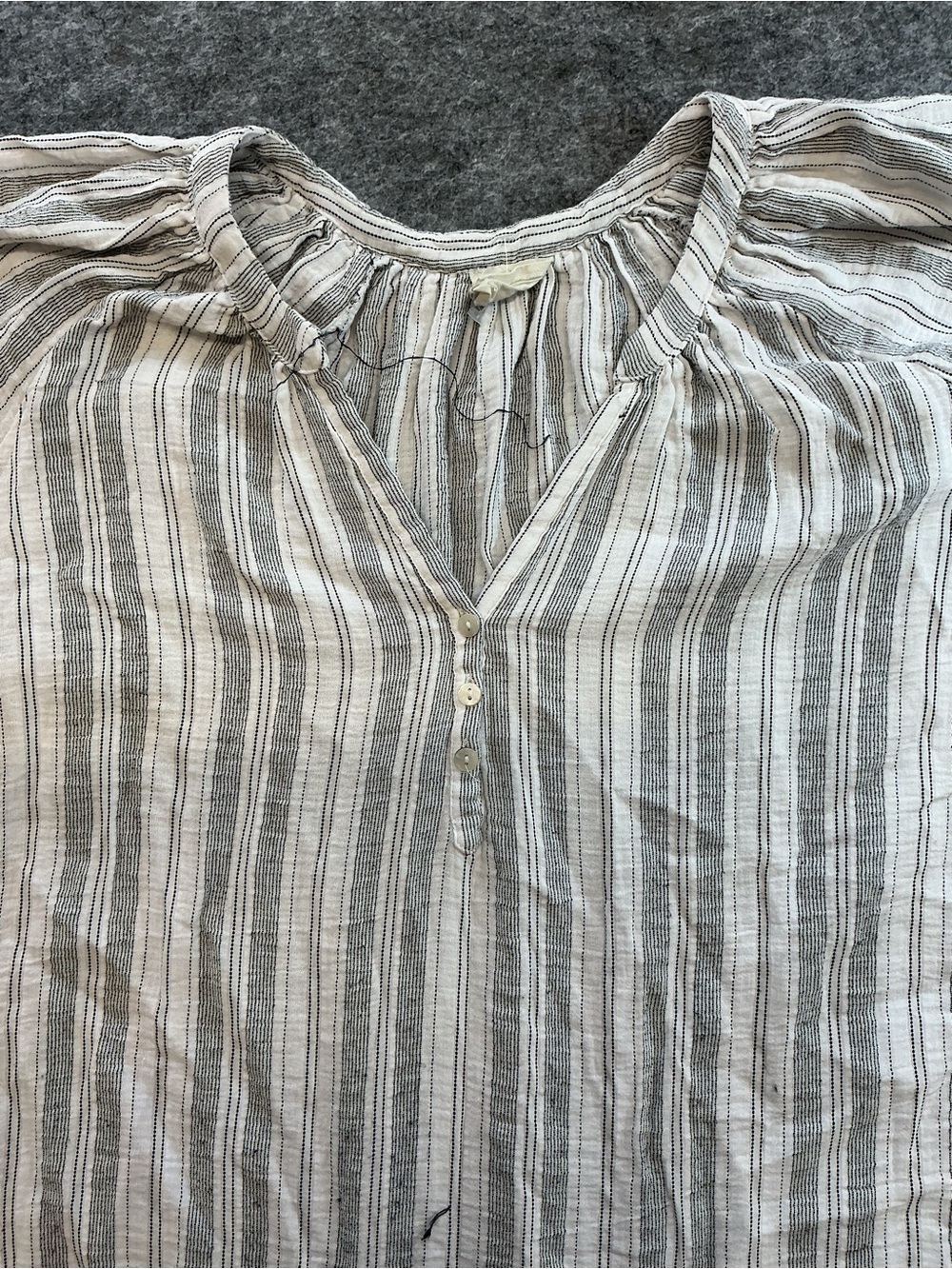 Joie 100% Linen Striped V-Neck Short Sleeve Women’s Top - White & Gray Size 2X - Picture 2 of 4